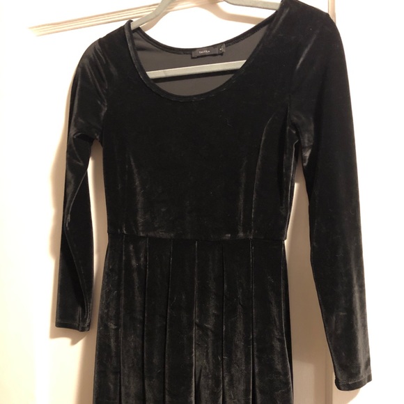 Aritizia Talula Lambeth Black Velvet Dress - Picture 3 of 5